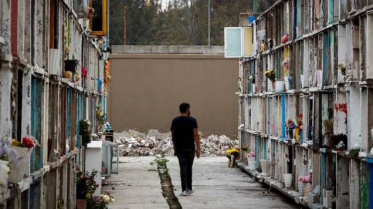 Cementerios en México ven la luz al final del túnel de la pandemia